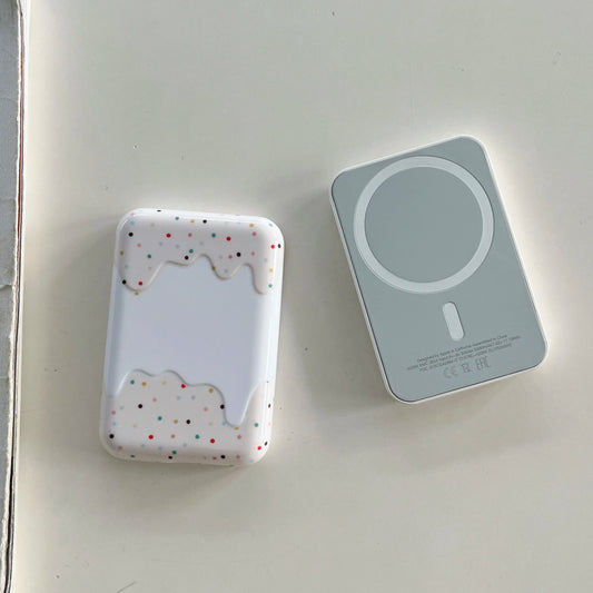 White Chocolate Dots Cream Suitable for Magsafe external battery protection cover and charging treasure case