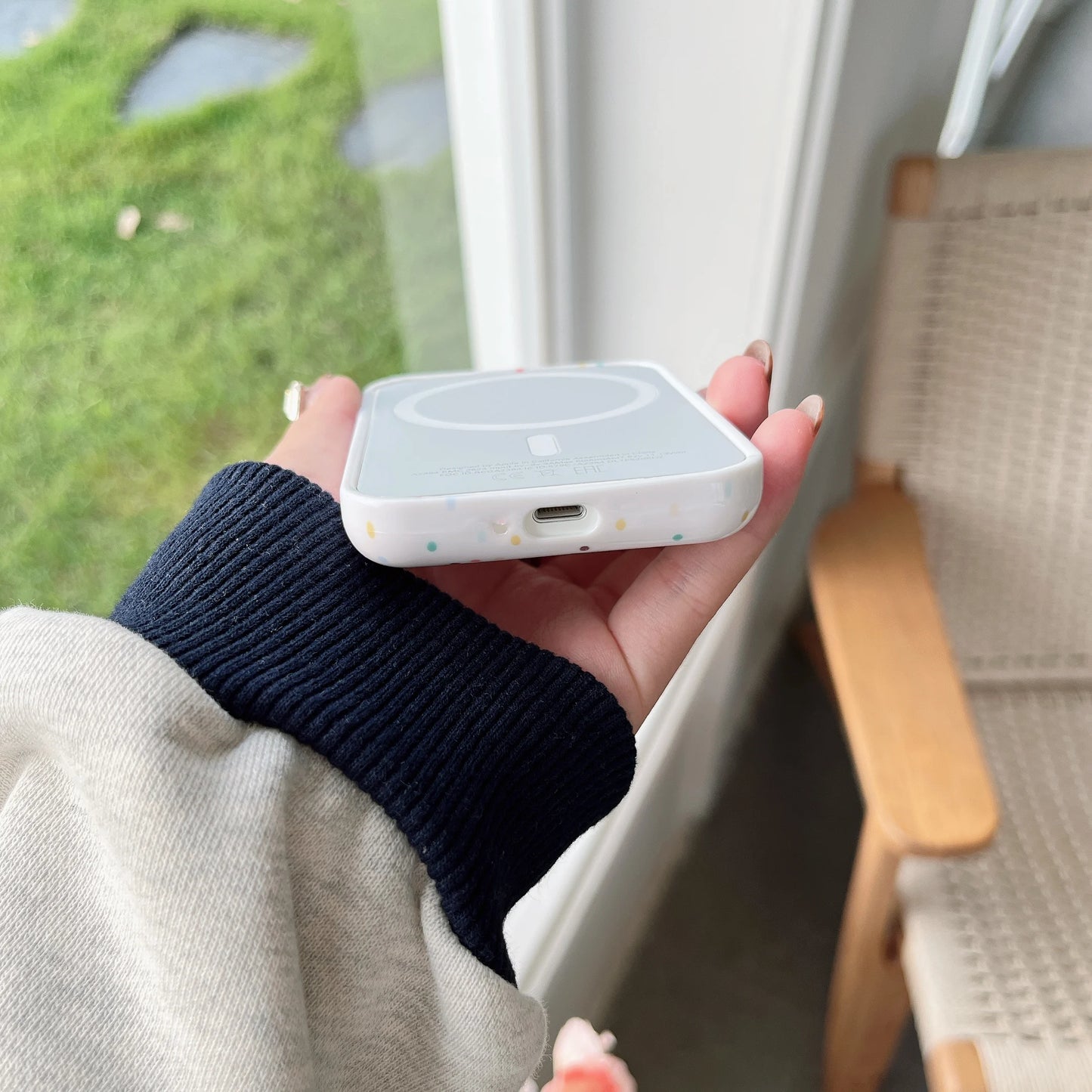 White Chocolate Dots Cream Suitable for Magsafe external battery protection cover and charging treasure case