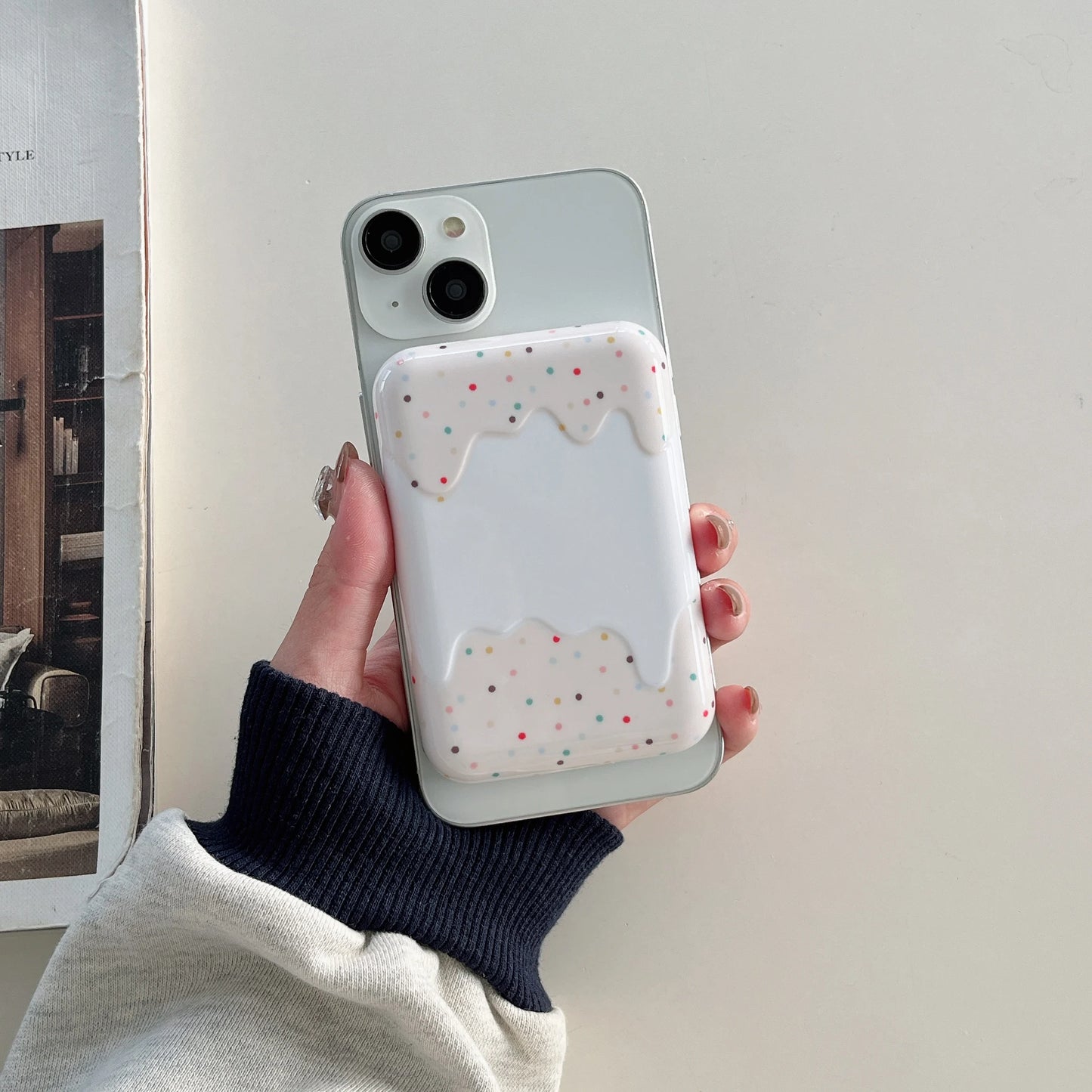 White Chocolate Dots Cream Suitable for Magsafe external battery protection cover and charging treasure case