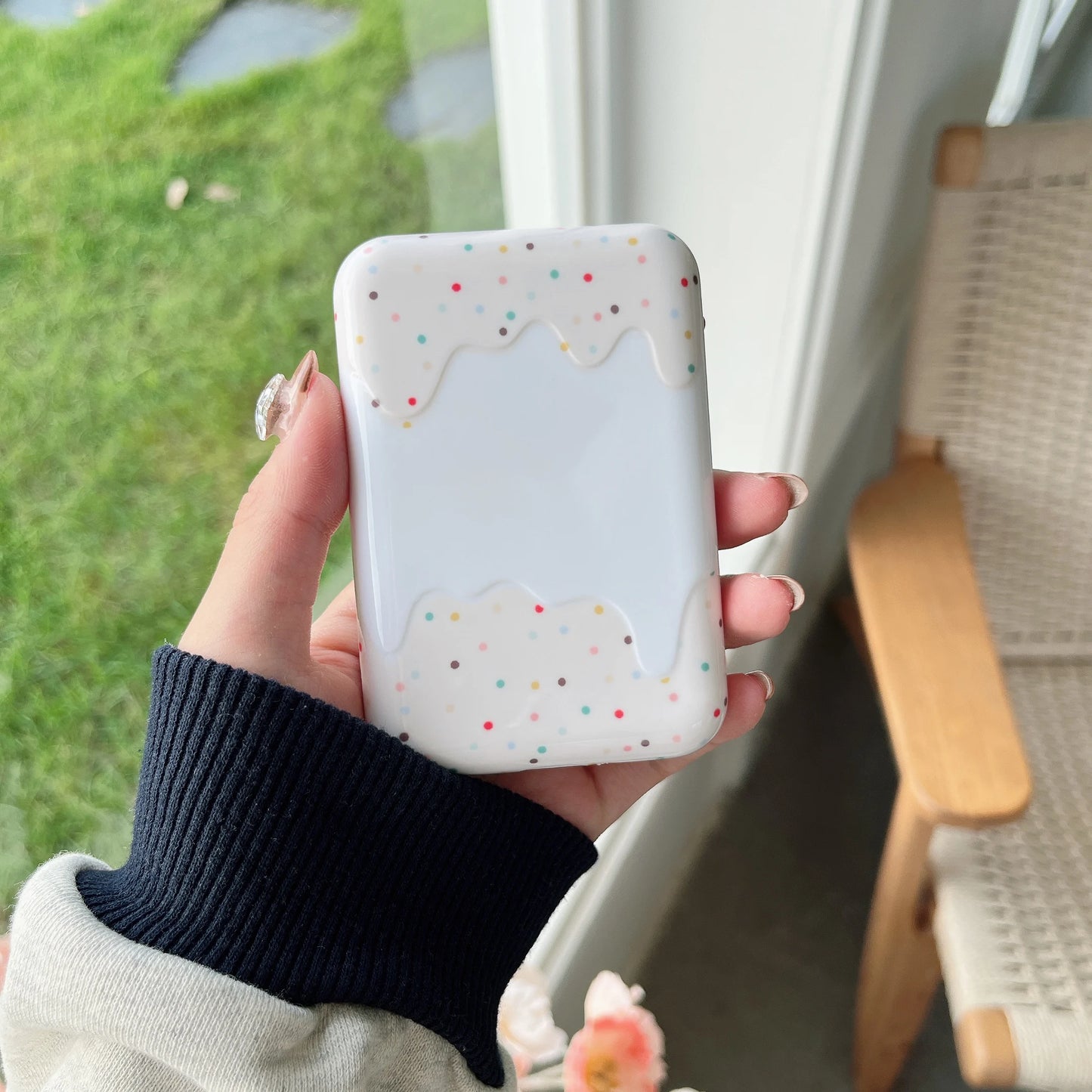 White Chocolate Dots Cream Suitable for Magsafe external battery protection cover and charging treasure case